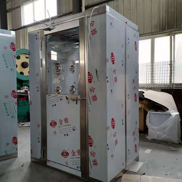 Hexi Purification Clean Area is equipped with a stainless steel air shower room, with single person single blowing