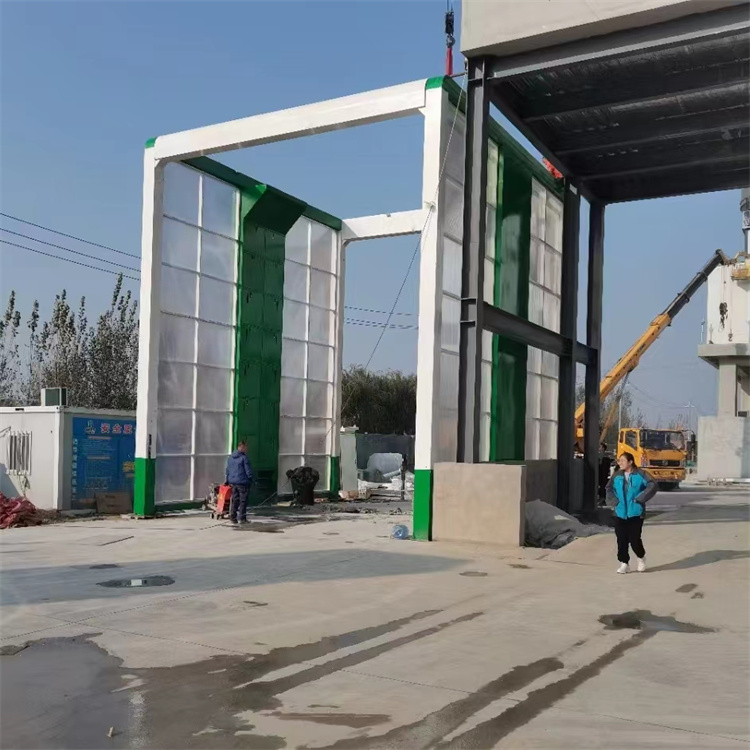 The construction vehicle of the fixed gantry car washing machine in the concrete mixing plant is cleaned thoroughly