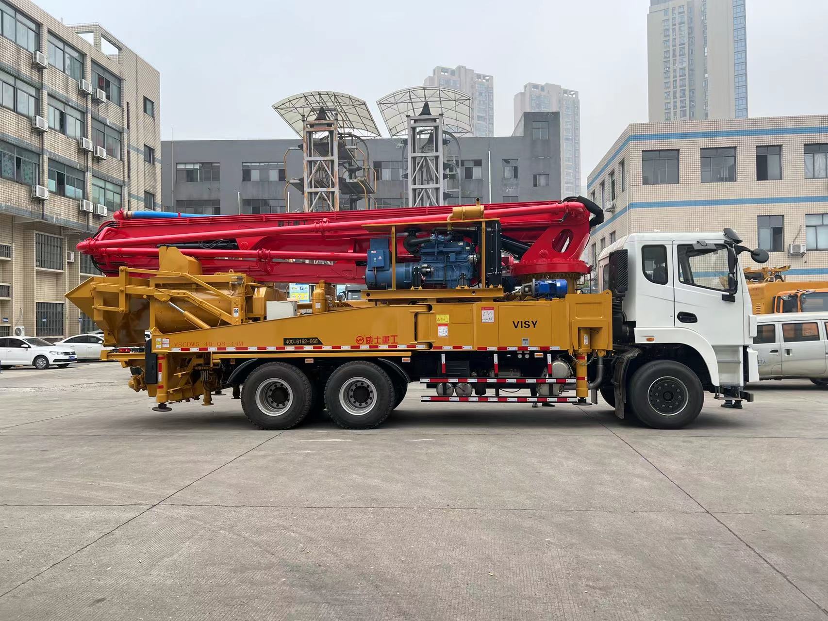 Weishi mixer with pump truck, 33 meters wheelbase, short body, small rural building and road repair, construction tool