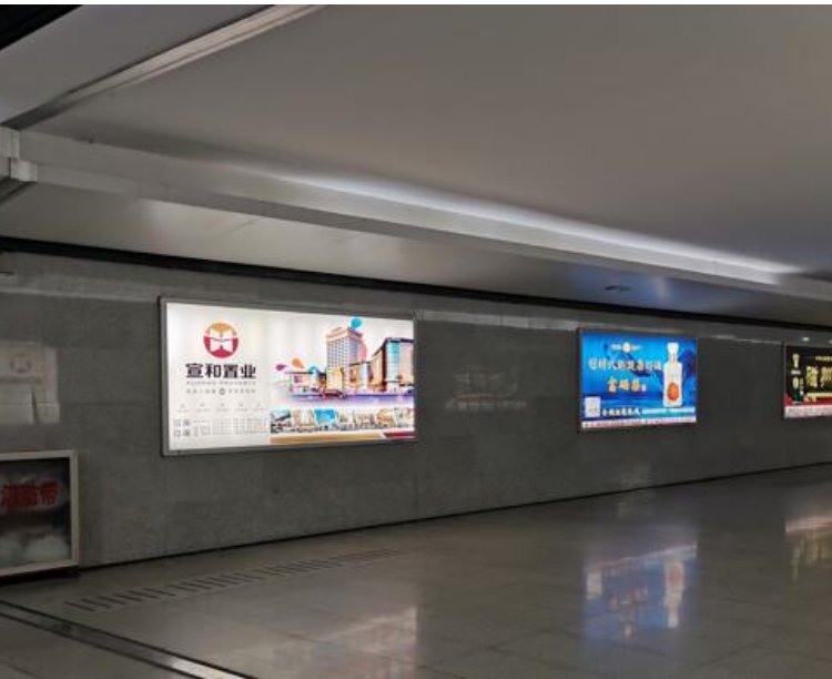 High speed railway station advertising station interior wall light box media placement outdoor promotion and promotion, please contact Chaowen Tong