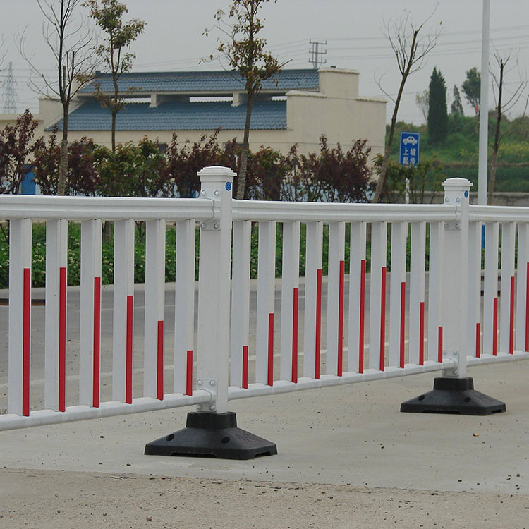 Municipal guardrail, road protection fence, zinc steel isolation fence, road separation fence, Chunlin