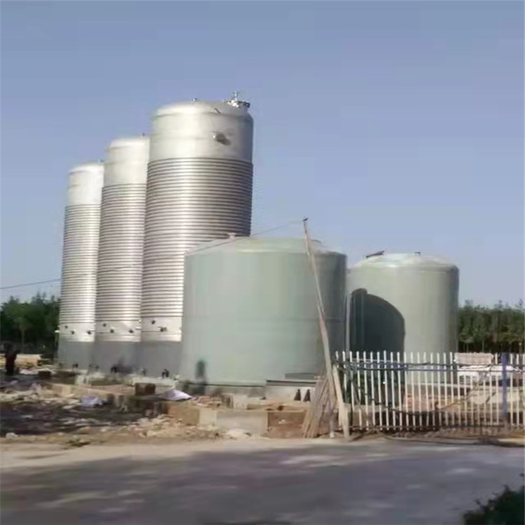 Fiberglass horizontal storage tanks have excellent processability and can transport various media