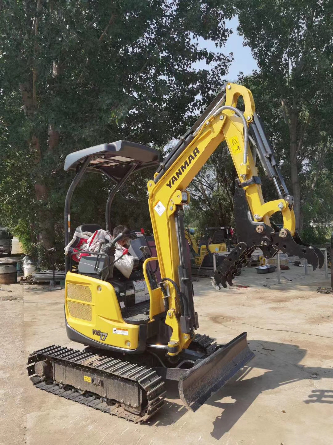 Car mounted crane grabbing steel machine Lotus grabbing plum blossom grabbing Japanese style grabbing steel machine Double cylinder grabbing steel machine