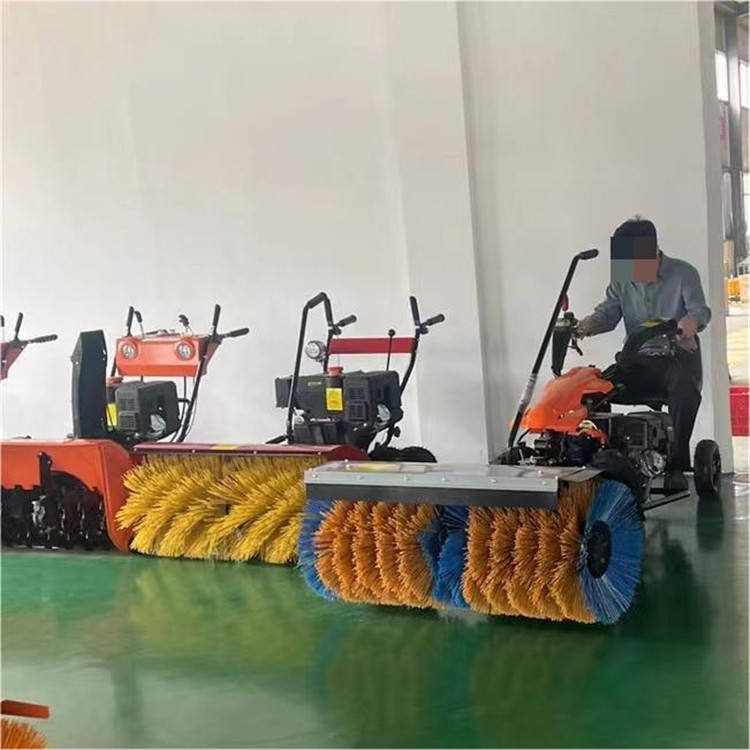 Common coal self-propelled snow sweeper with fast cleaning speed, large vehicle mounted snow sweeper, snow throwing head cleaning equipment