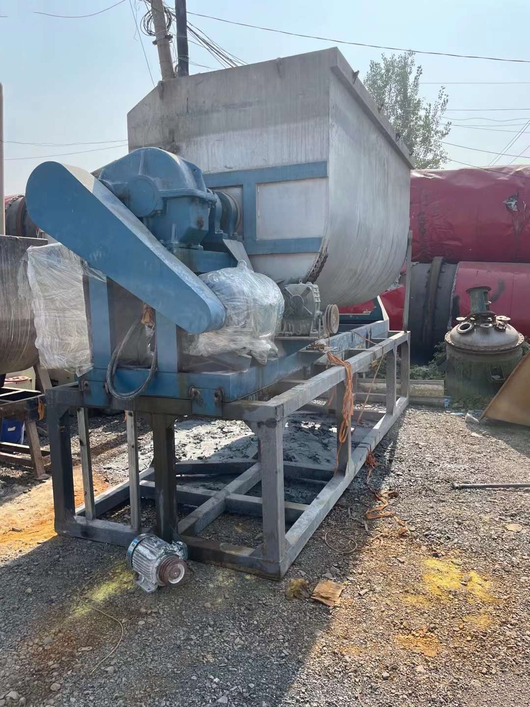 Used real stone paint mixer, stainless steel vacuum spiral belt mixer, flipping mixer