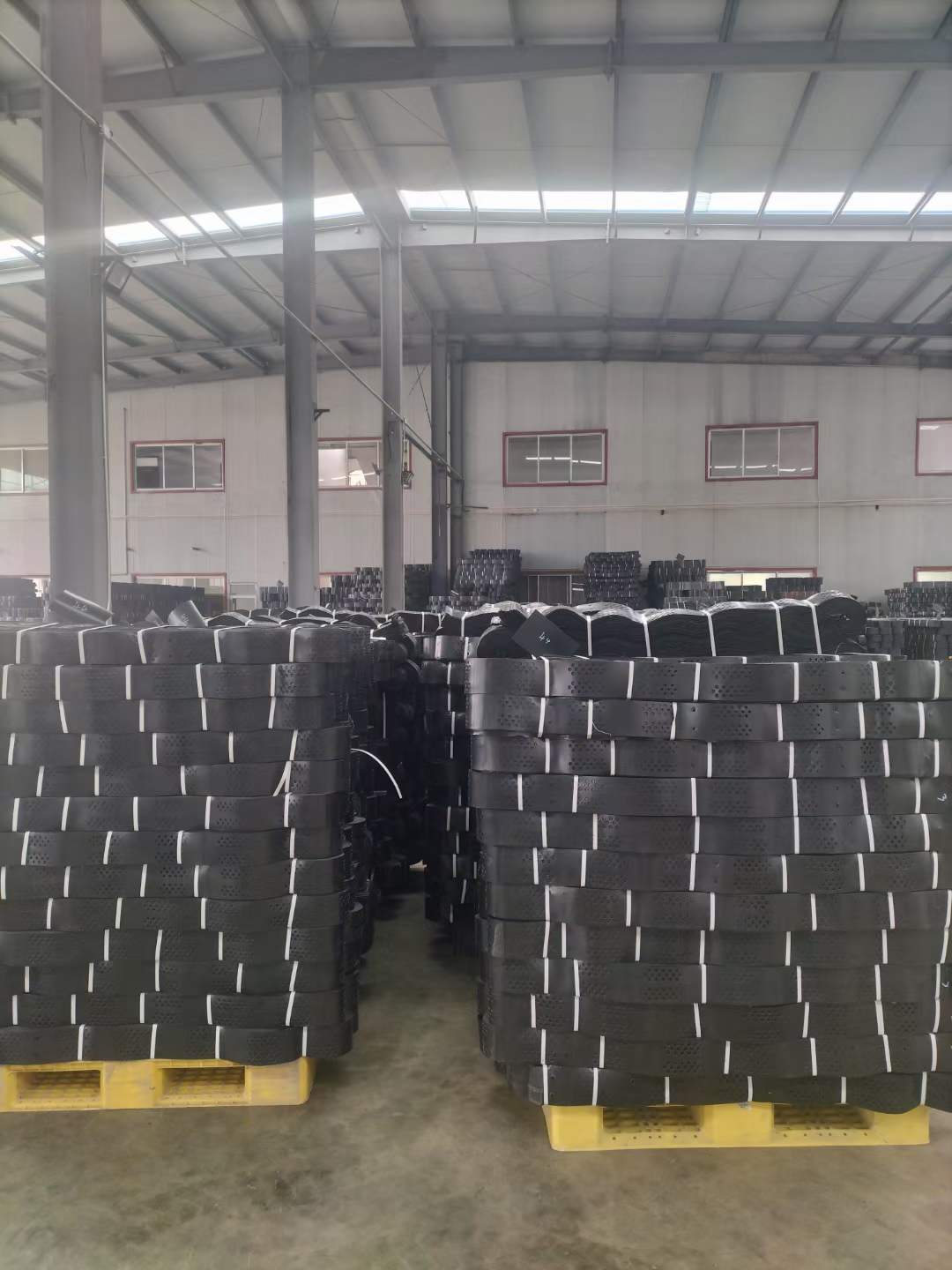 HDPE geocell manufacturer honeycomb cell slope protection, grass planting, slope protection, embossing, punching, honeycomb three-dimensional grid