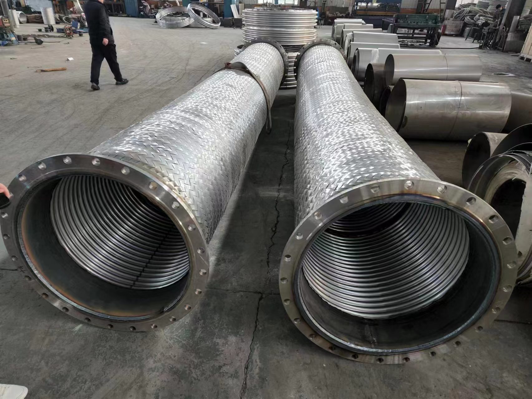 Large diameter flange type 304 steel strip woven high-pressure metal hose customized by the manufacturer