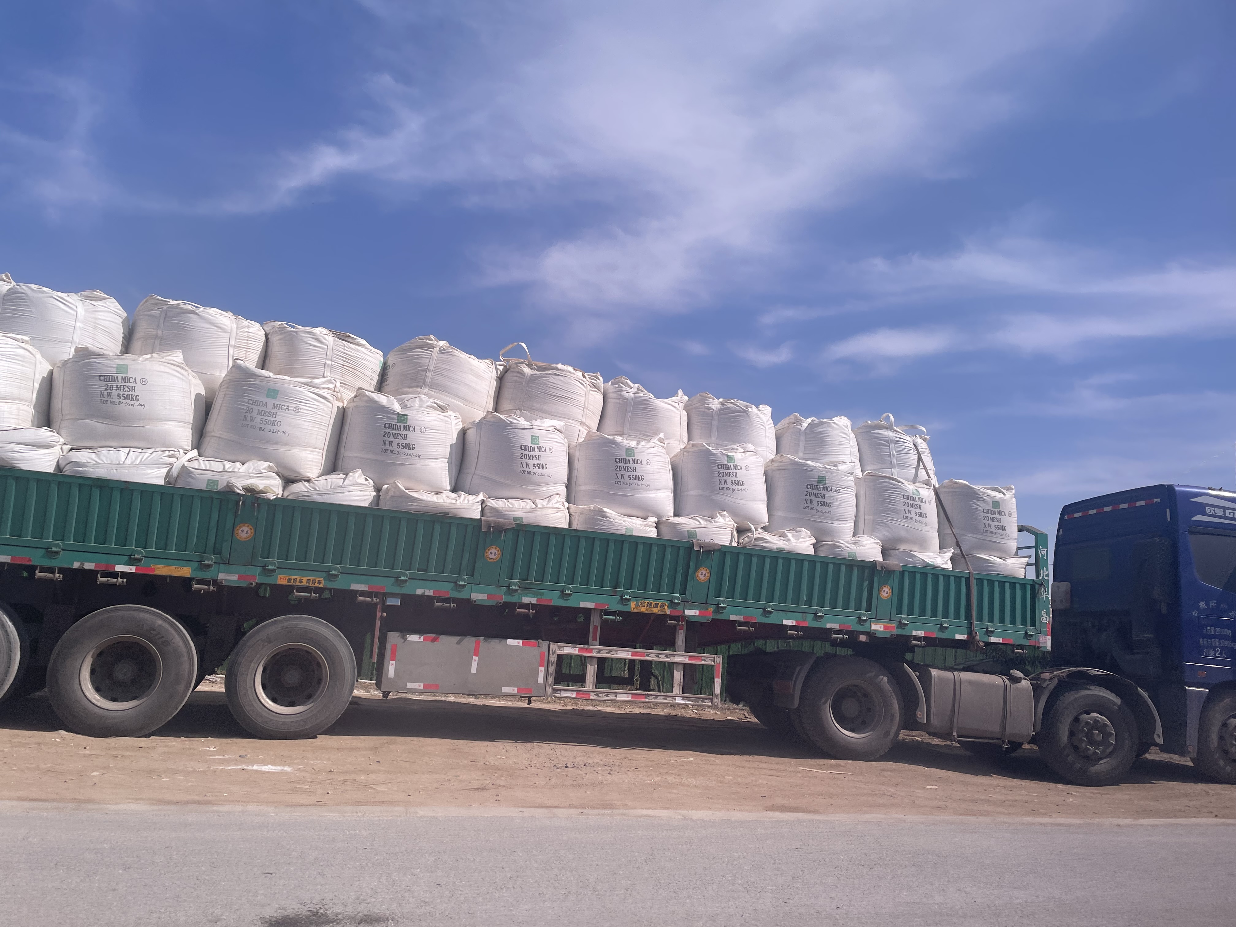 Xizao earth manufacturer produces and supplies 325 mesh diatomaceous earth as adsorption and filtration material for diatomaceous mud