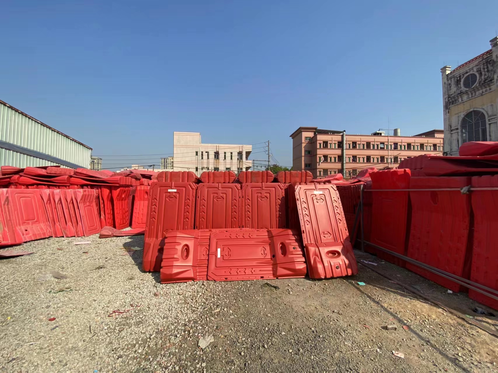铭恺实业大量出售二手水马围挡1.8米高工地围蔽龙华区