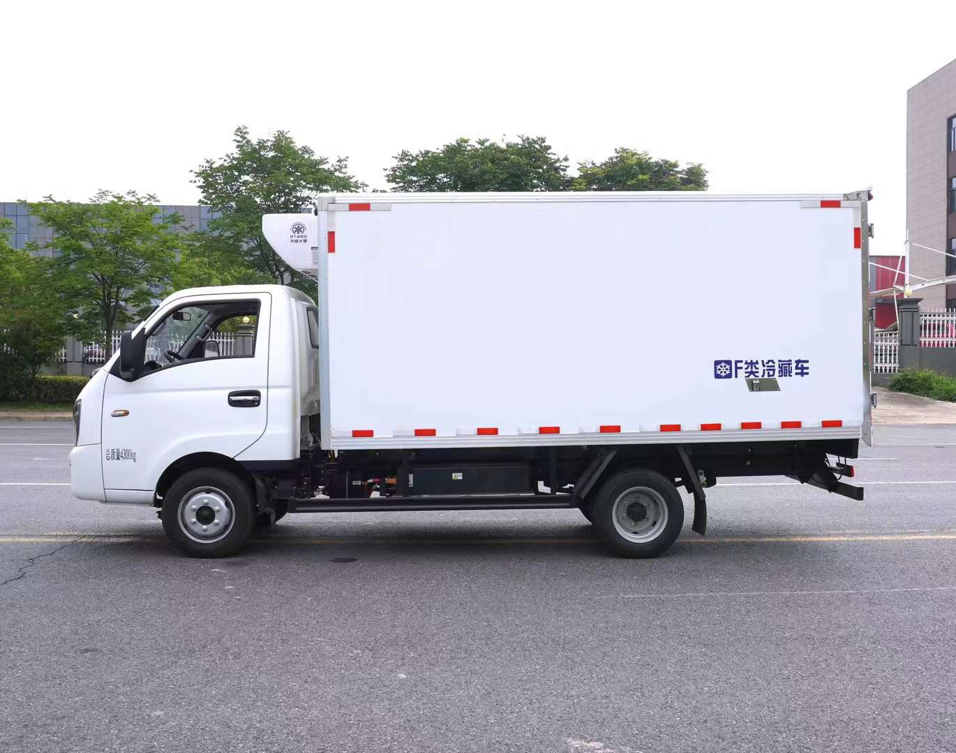 Geely Fengrui V5E pure electric refrigerated truck, close range vegetable and fruit preservation delivery vehicle