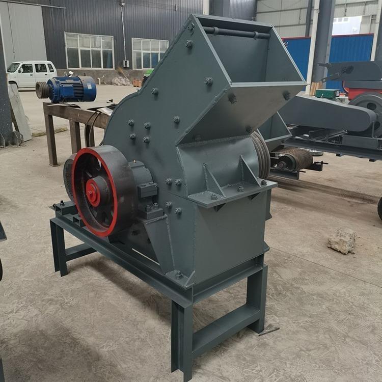 Mobile hammer crusher Small hammer crusher Construction waste Small hammer crusher Guangxin Machinery