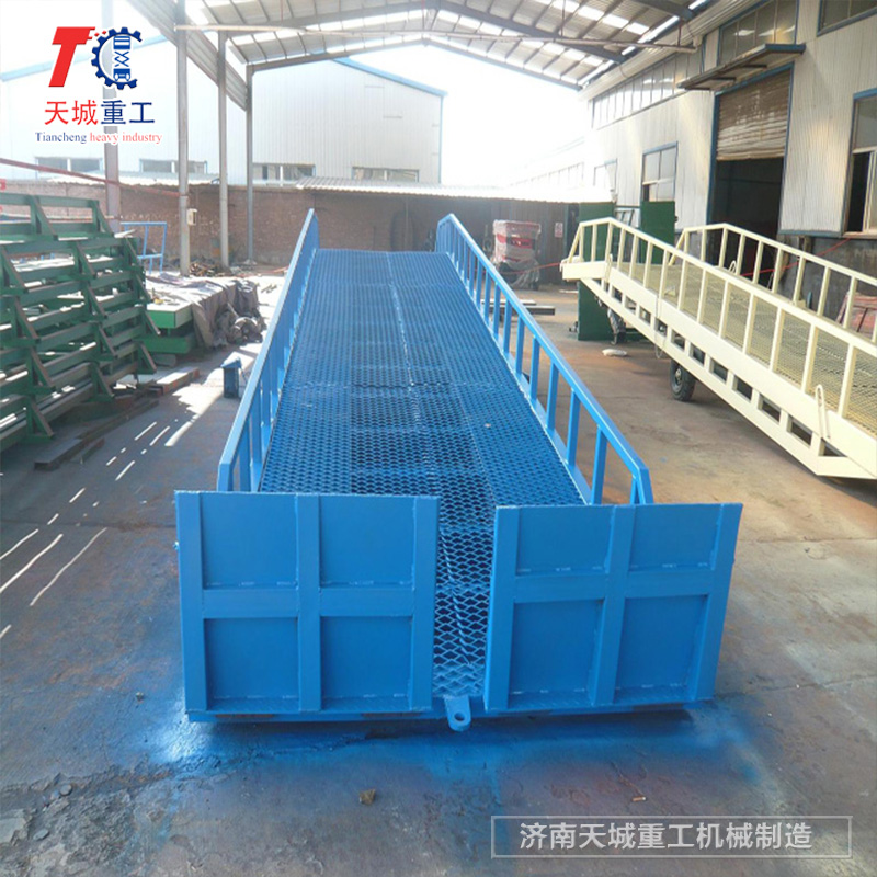 Tiancheng Mobile Boarding Bridge Customizable Logistics Container Loading and Unloading Platform Forklift Loading Platform Elevator Multiple Models