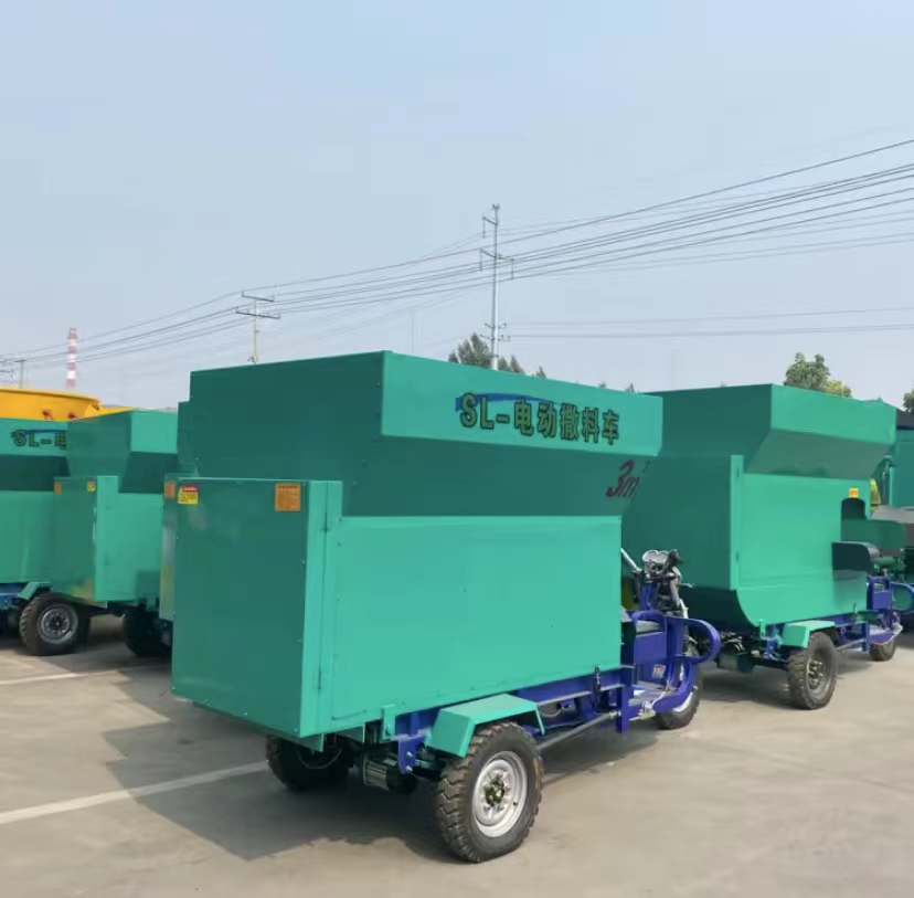 Benhang 3 party electric feeding truck, cattle and sheep feeding and spreading truck, feeding truck, and feeding truck at the breeding farm