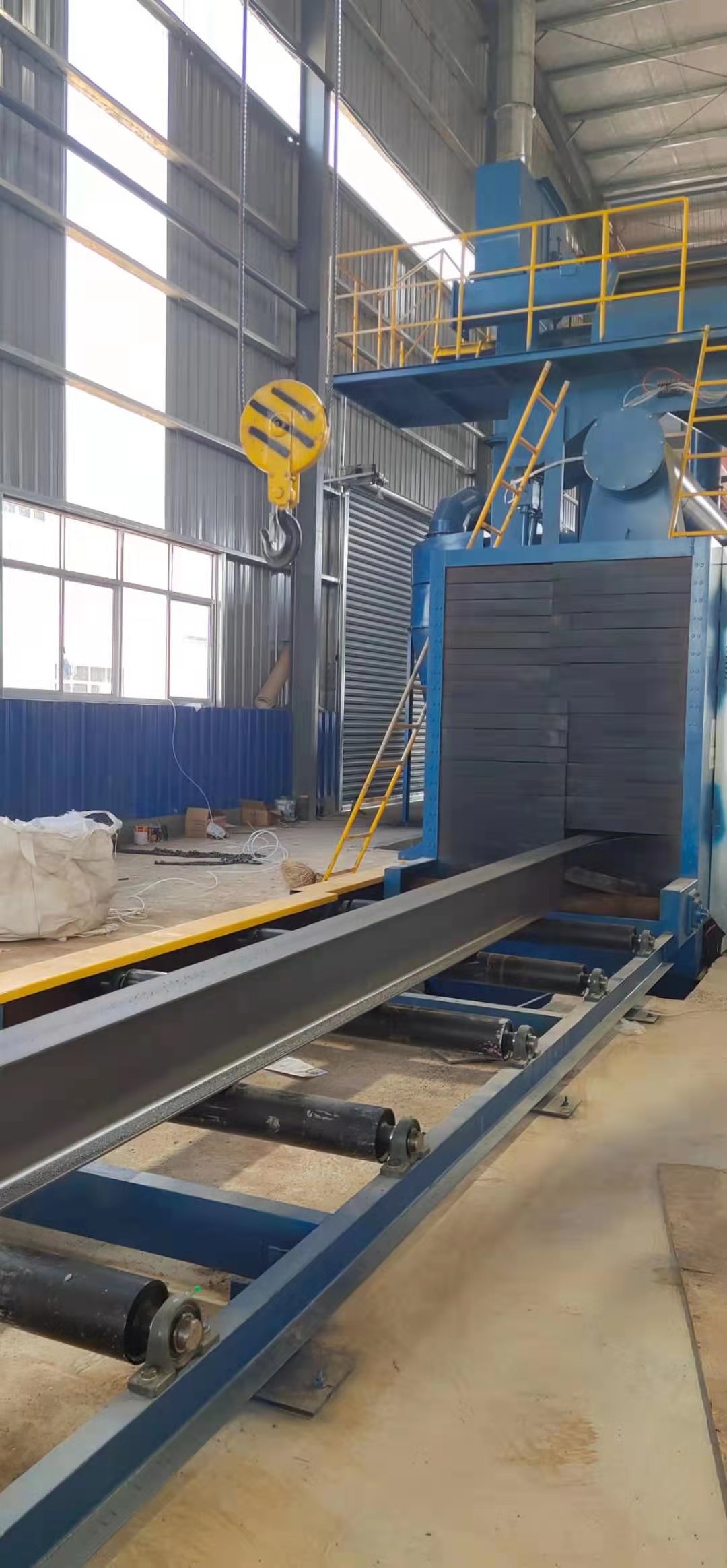 Customized large steel structure roller through type shot blasting machine equipment for rust removal and shot blasting cleaning of steel plates, steel pipes, and iron parts