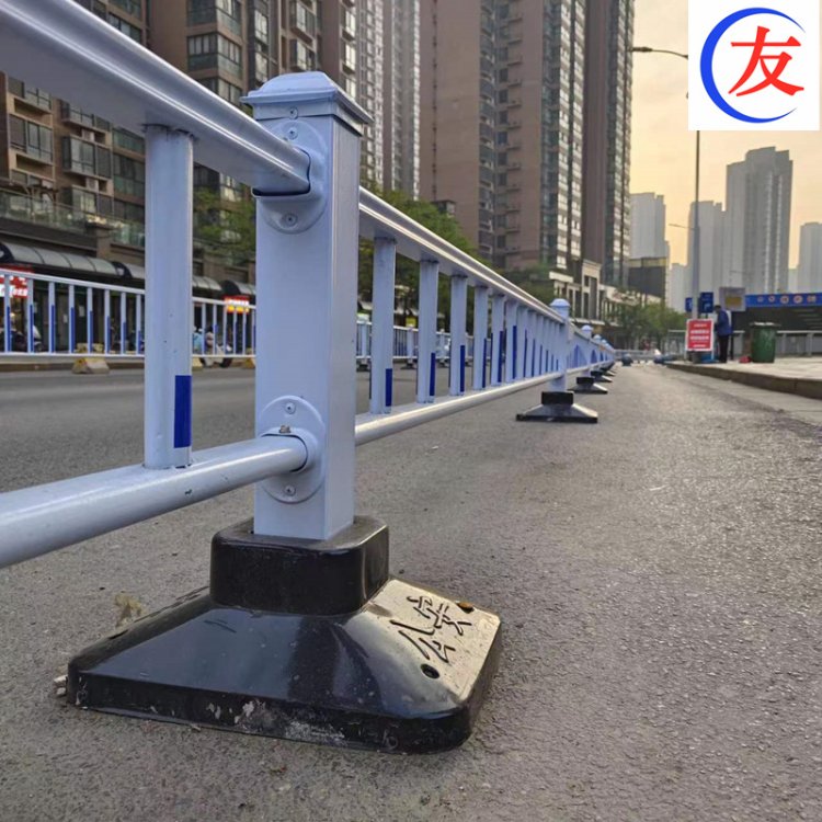 公路护栏 交通防撞栏杆 做机非隔离栏杆厂家 种类齐全