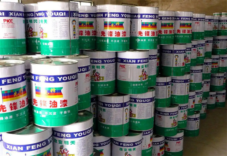 Recycling paint, wood paint, white background, white surface, clear bottom, PU varnish curing agent