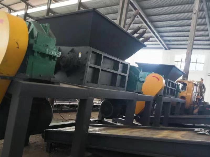 Dinghao Environmental Protection Four Axis Tearing Machine Solid Waste Household Garbage Waste Tires Plastic Tyres and Pipes