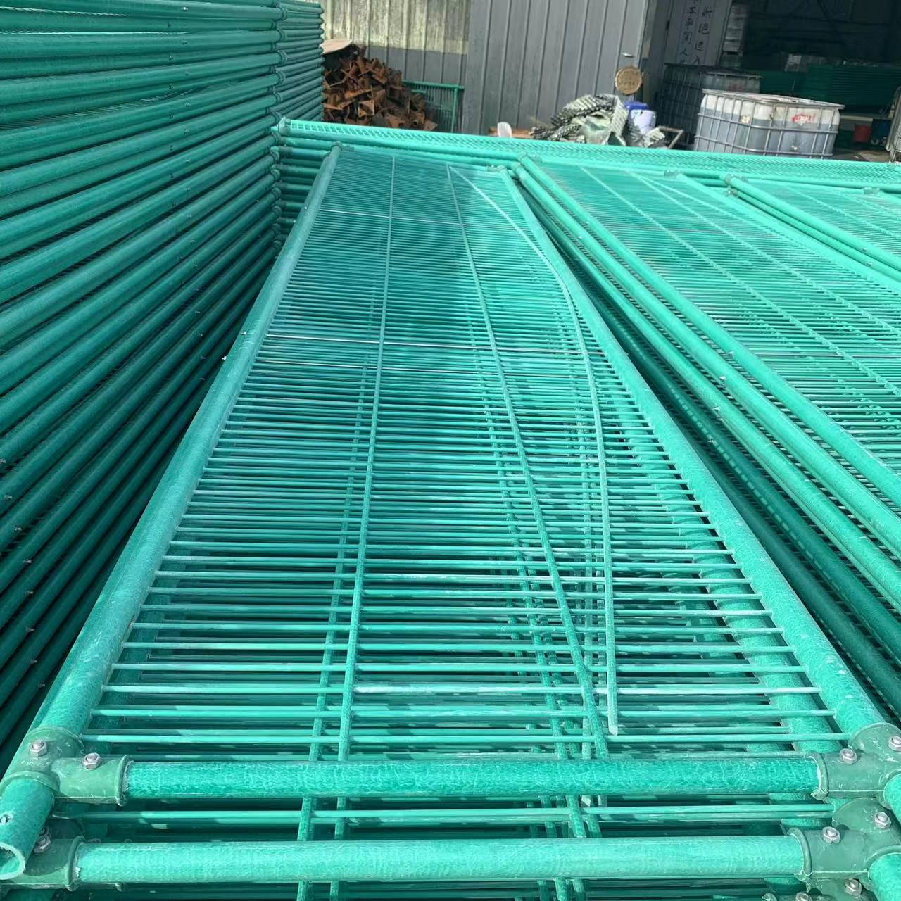 Zhanrui fiberglass anti glare mesh isolation fence manufacturer installs simple, sturdy, and durable corrosion-resistant mesh for engineering purposes