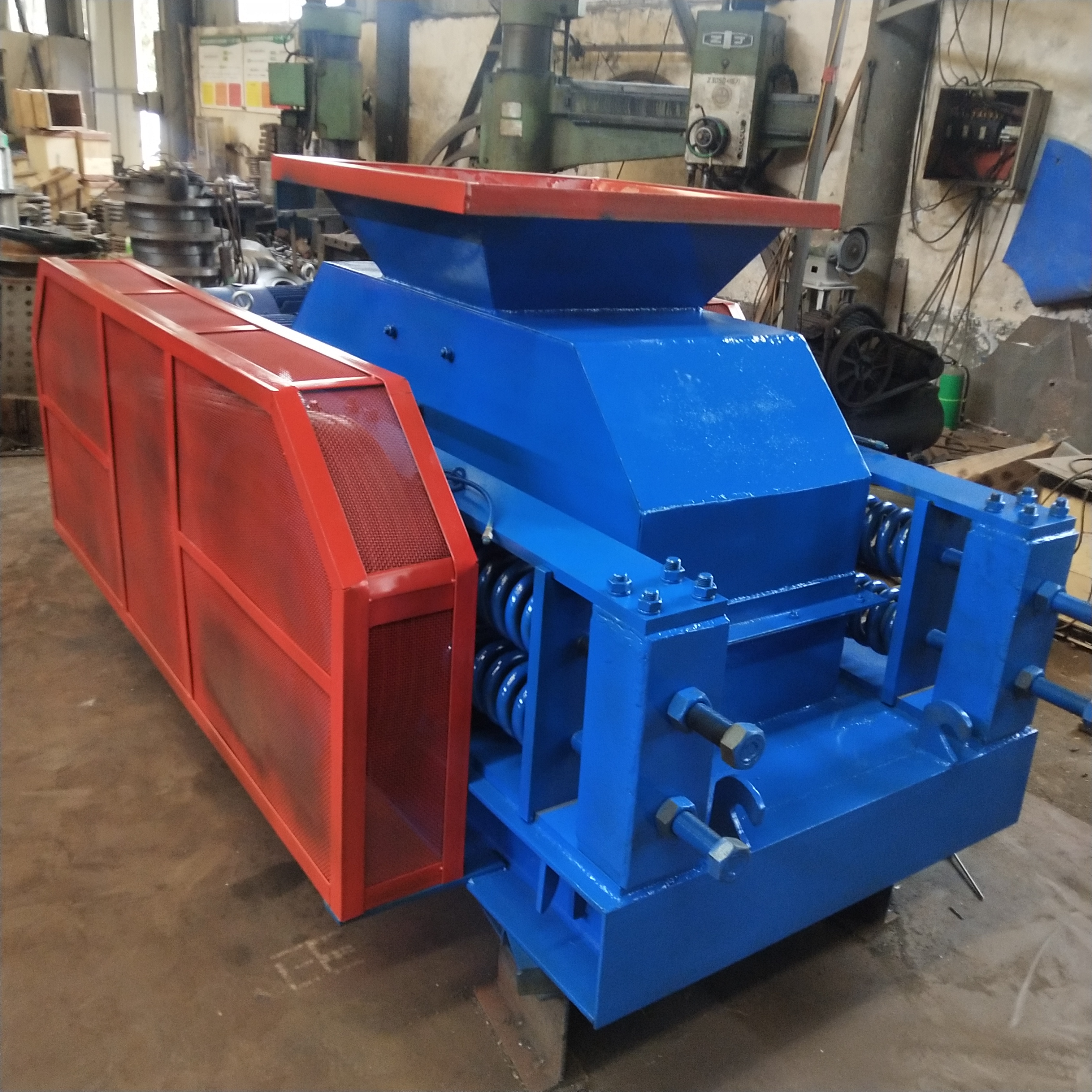 Double roll sand making machine, large industrial double roll crushing machine, one-time forming granite river pebble coal gangue crusher