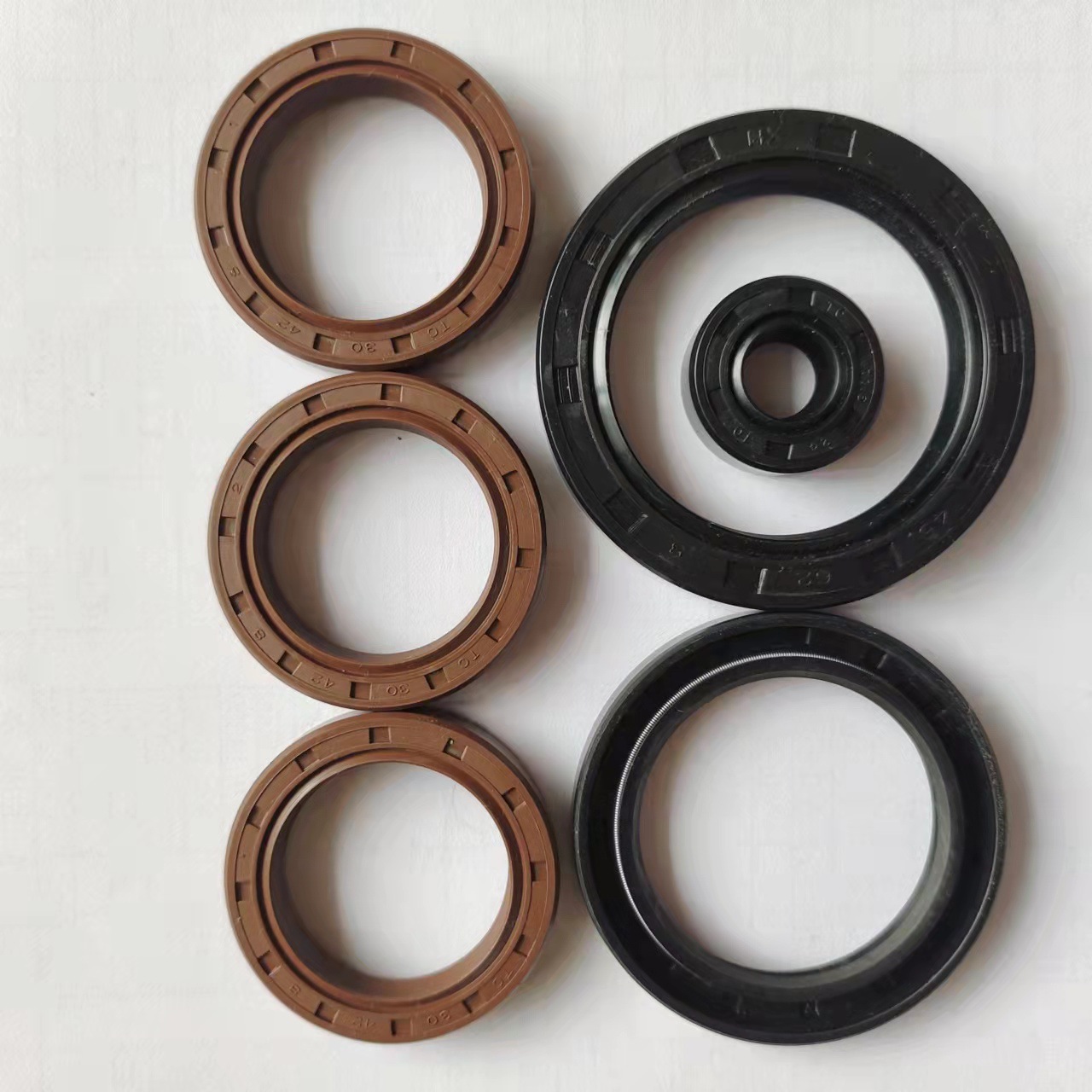 Various non-standard sizes of silicone sealing rings, rubber sealing rings, O-ring seals