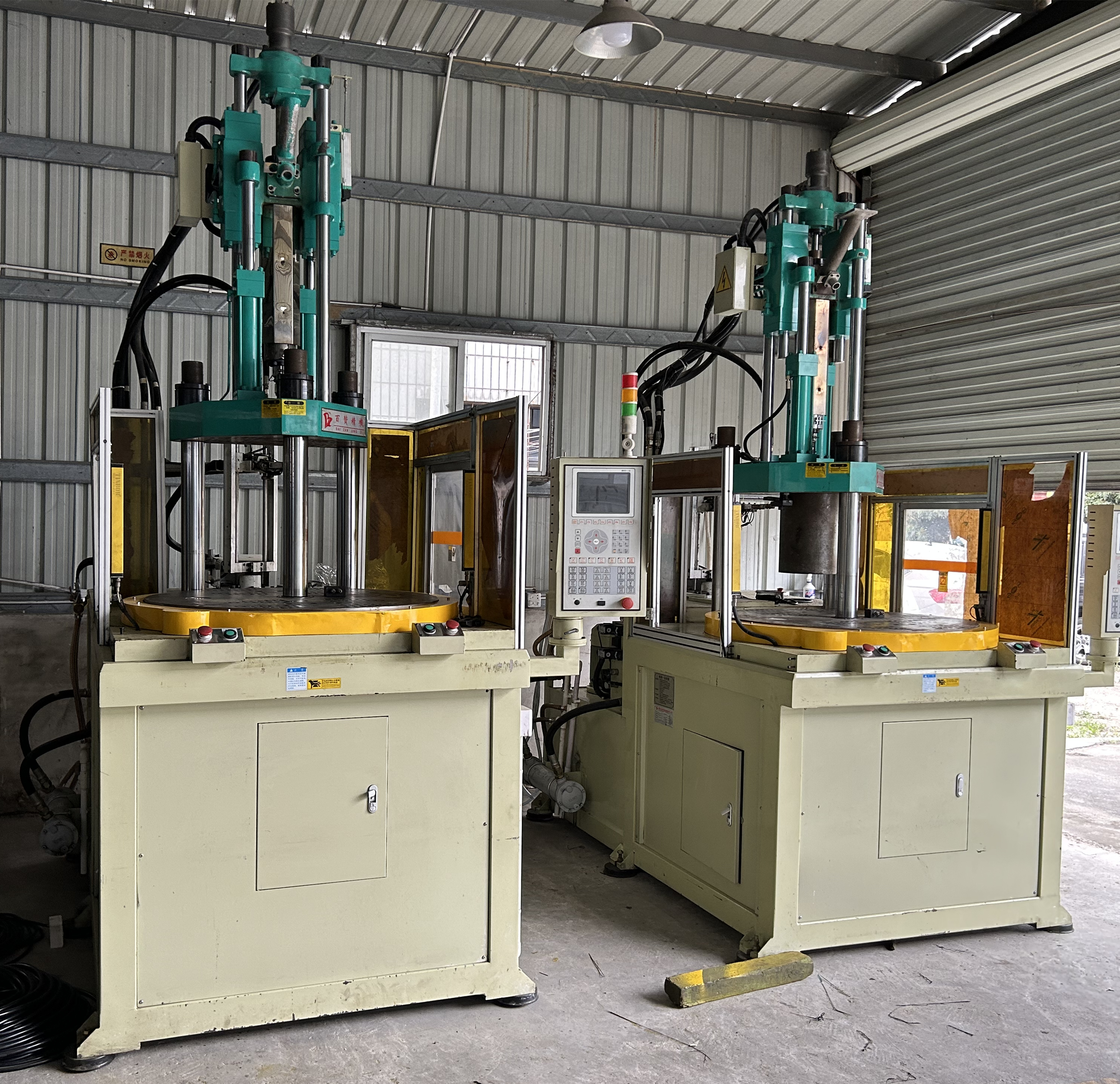 Sell 90% new second-hand disc 85 tons 200 grams rotary table vertical injection molding machine