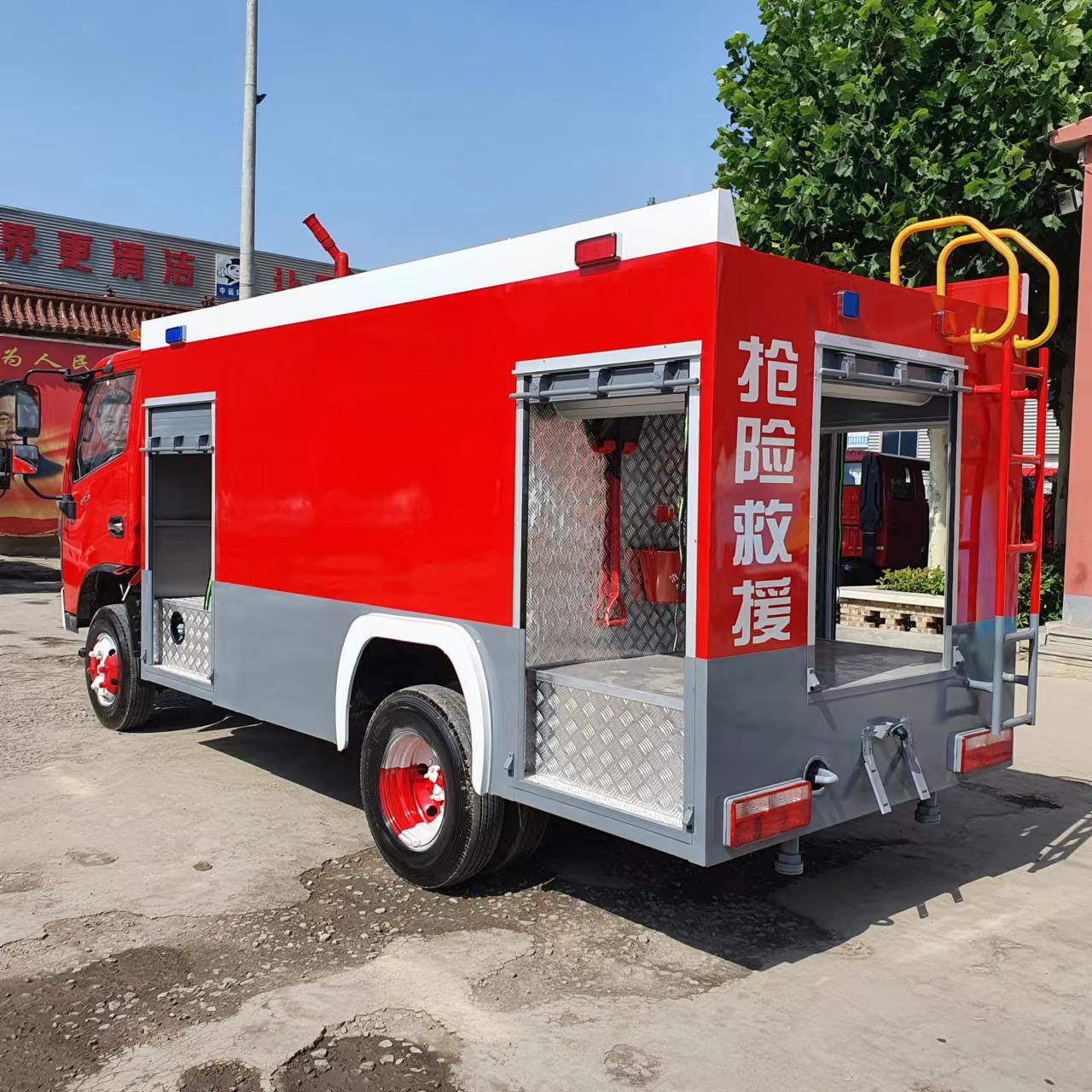 Hongke 2022 Dongfeng 5t civil water tank foam fire truck simple operation water monitor 50m