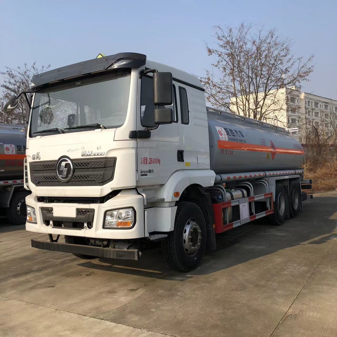 Shaanxi Auto Delongxin M3000 rear eight wheeled 21.4m3 Tank truck 6+4 rear double axle oil tank truck