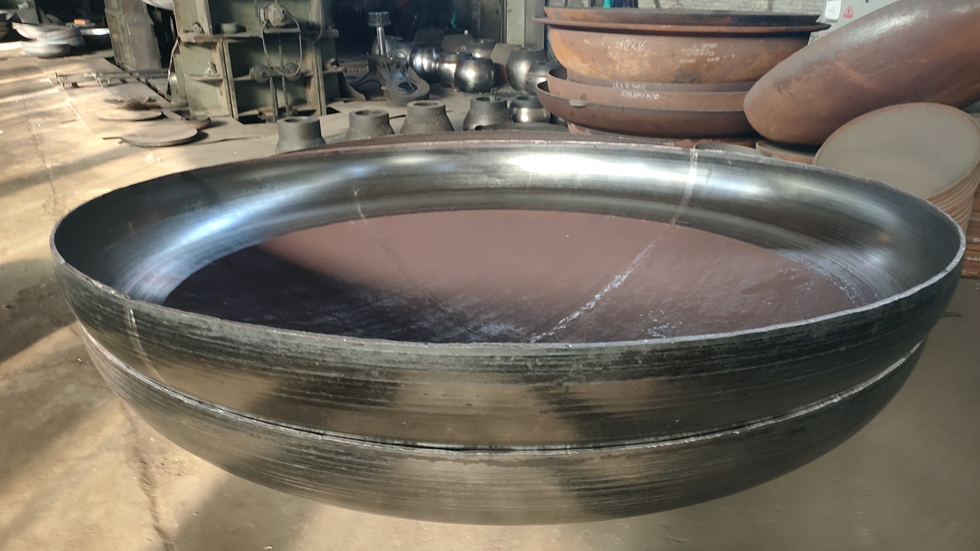 Manufacturer of large-diameter end caps for processing carbon steel and stainless steel dual phase steel end caps