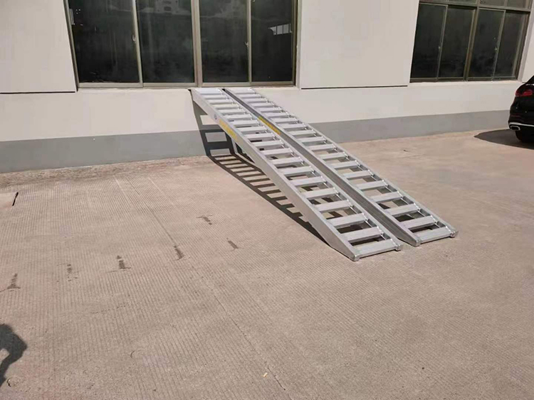 Various models of aluminum alloy boarding ladders, forklifts, and customized processing sizes for boarding and alighting ladders