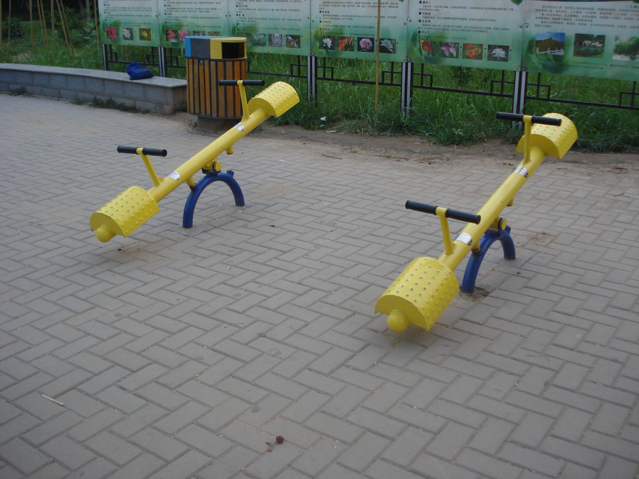 Long term supply of outdoor square park path fitness equipment and space chairs for training