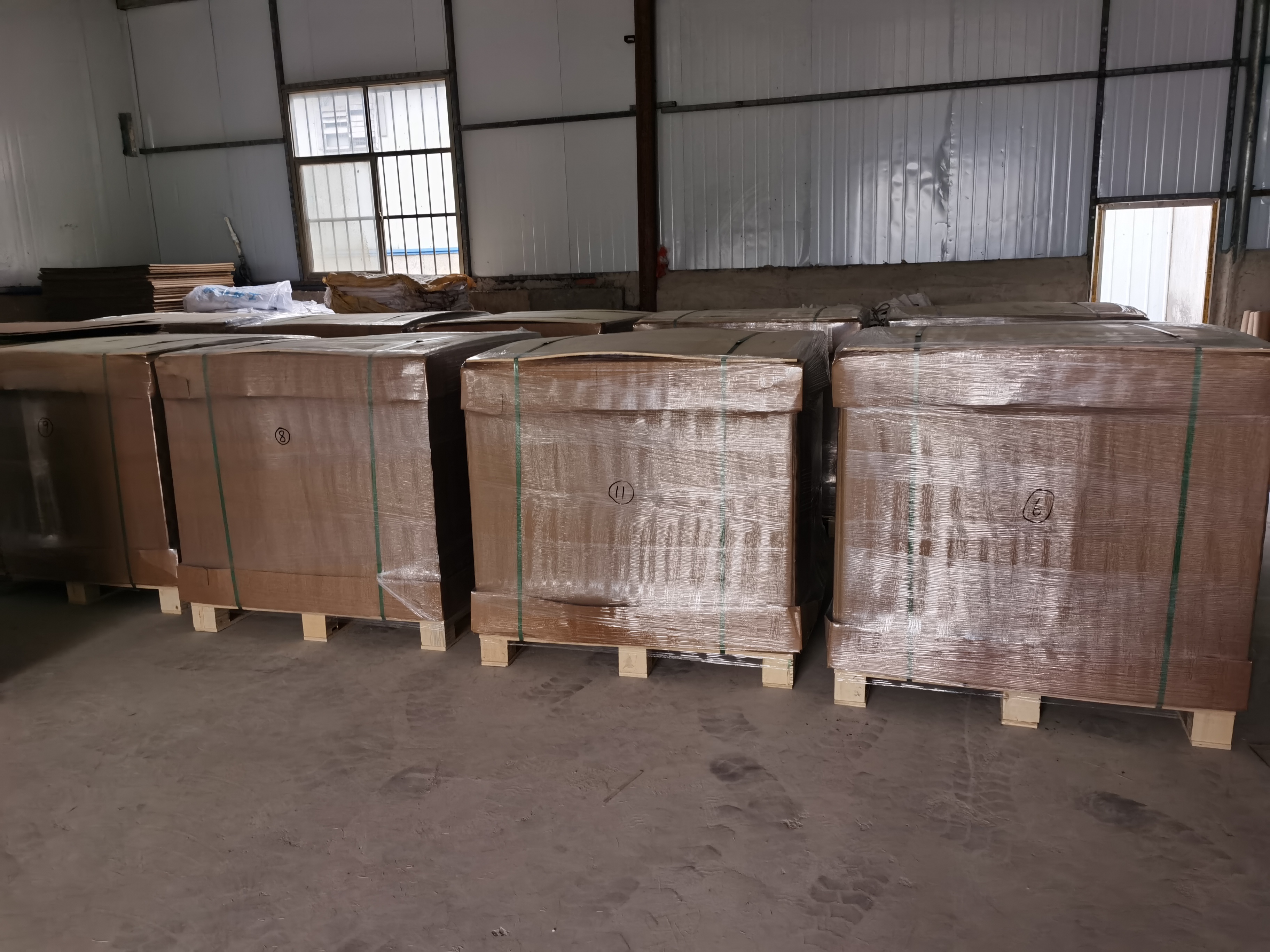 Factory production of SMC molded yarn for bathroom ceilings and car water tanks