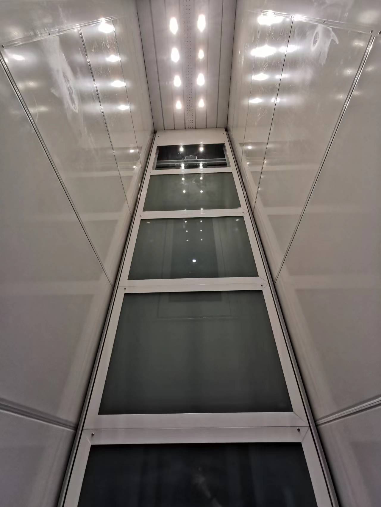 Intelligent screw type household elevator lighting customization, high background decoration, low noise, and fast speed