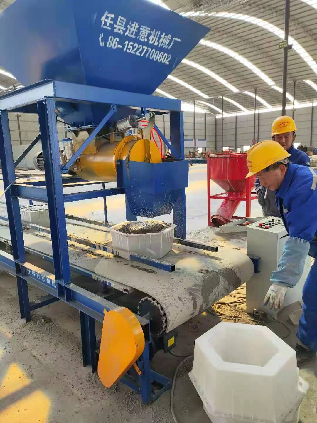 Prefabricated I-shaped interlocking block cement product leakage board production line concrete shoulder stone forming and distribution machine