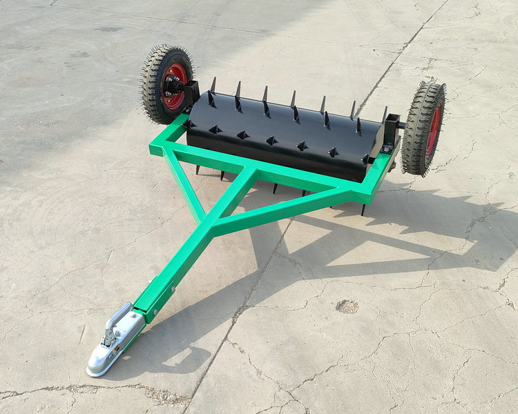 Loose grassland lawn Hole punch traction type artificial grassland breathable water storage drilling machine