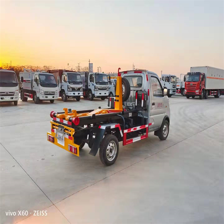 Mini domestic waste transfer vehicle 3-5m3 small hook arm Garbage truck intelligent operation is simple and convenient