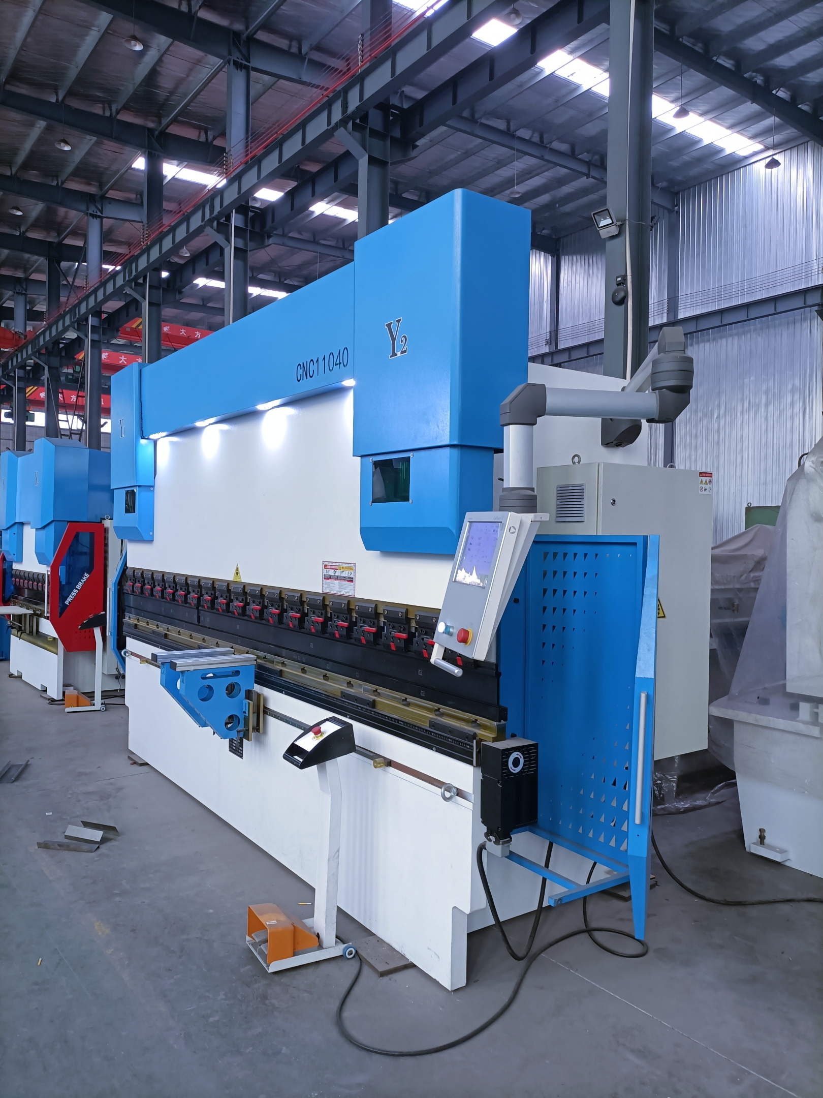 Aiya 110T/4000 hydraulic synchronous bending machine 4 meters electro-hydraulic servo stainless steel CNC bending machine 4+1