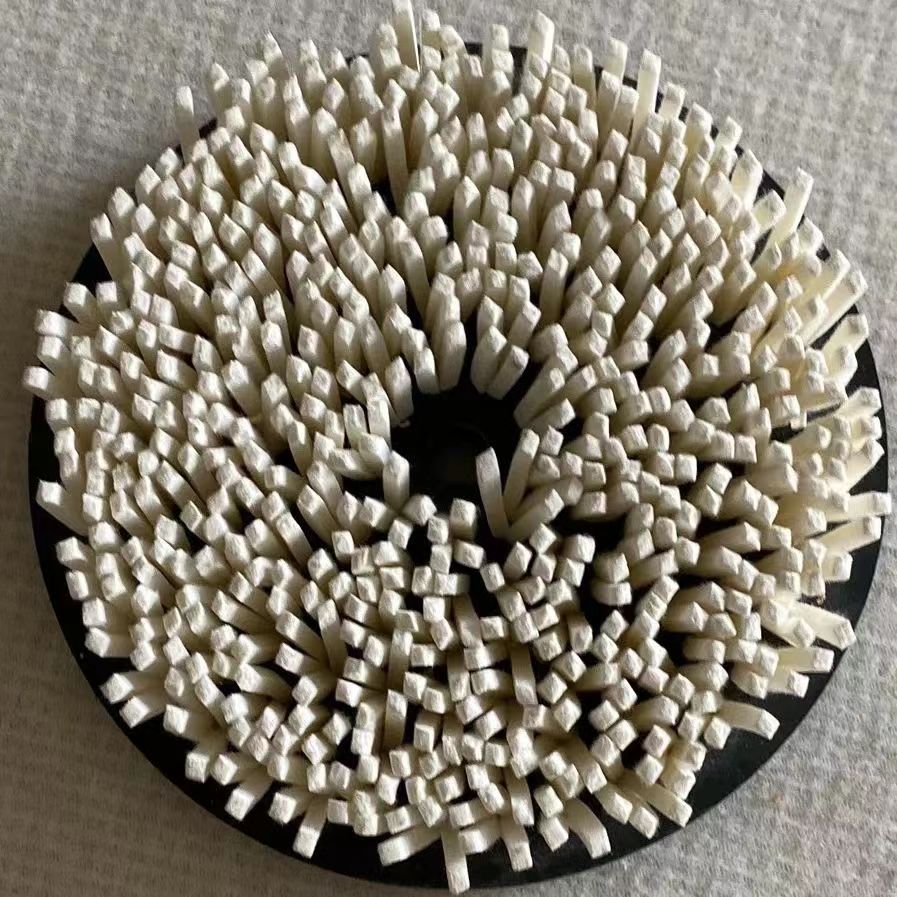 The manufacturer provides sisal disc brushes for industrial machinery cleaning and cleaning, disc brushes for mirror polishing and polishing, and disc brushes with complete models that support customization