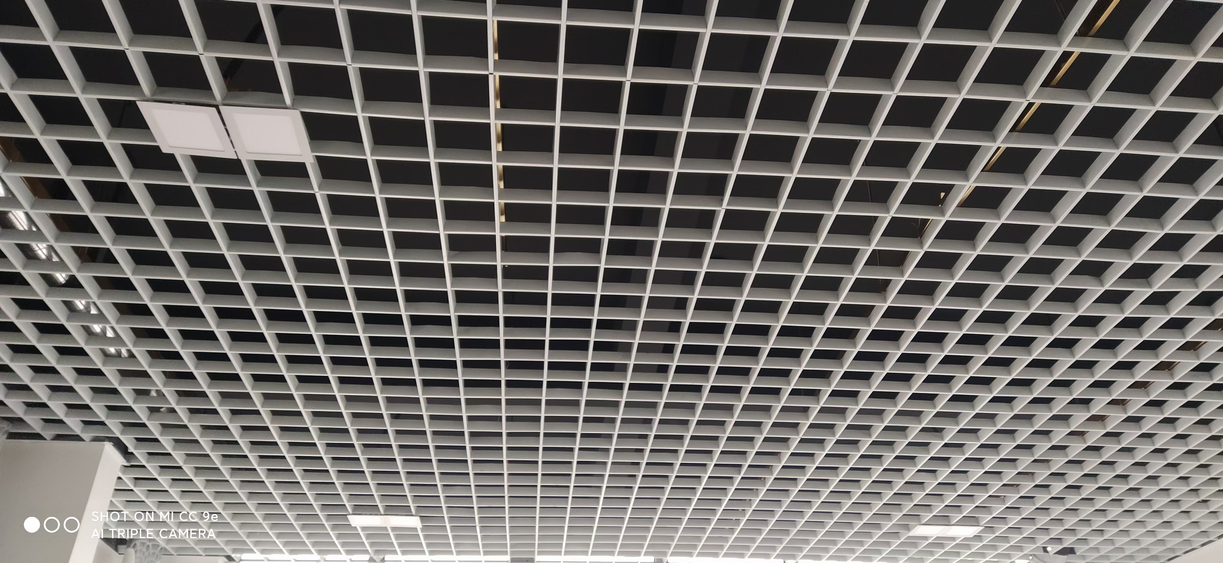 Customized various specifications of grid, square tube, square tube, professional black and white iron grid, aluminum grid ceiling