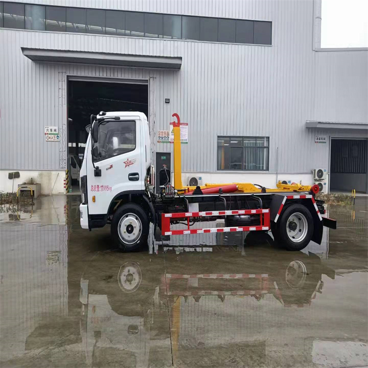 Dongfeng Dolika hook arm carriage detachable 6-way garbage truck, efficient garbage removal, and sufficient vehicles available