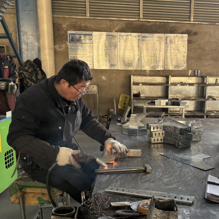 百著 铝型材电缆桥架水平三通垂直弯 热镀锌梯式槽式圆弧弯配件