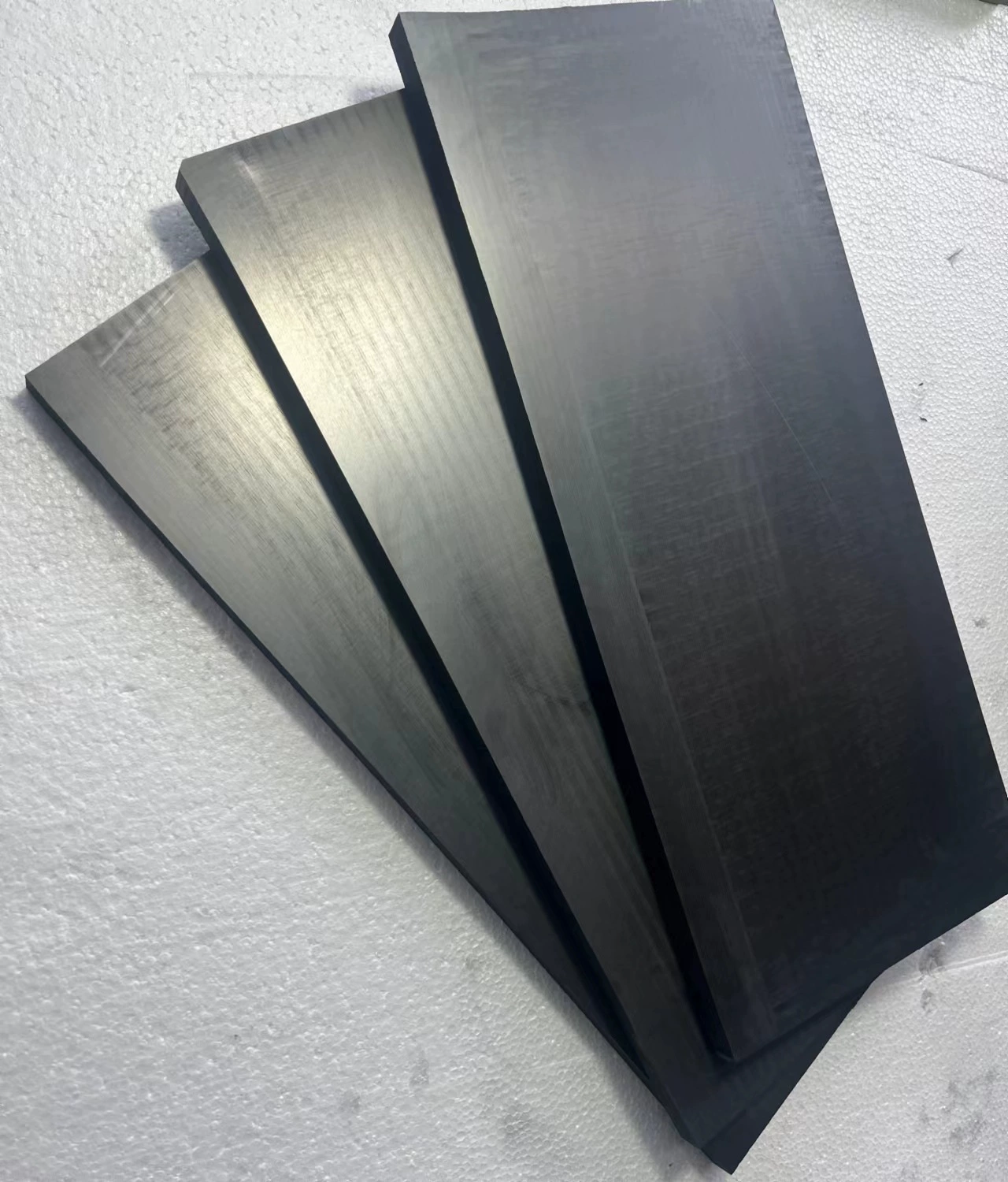 Graphite plate with high purity, flexibility, strong conductivity, good thermal insulation, and strong graphite products can be customized through sample processing