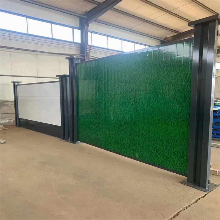 Construction of Steel Structure Fencing Construction Engineering: Light Steel Prefabricated Fencing Wall, Special Color Steel Plate Baffle for Real Estate Use