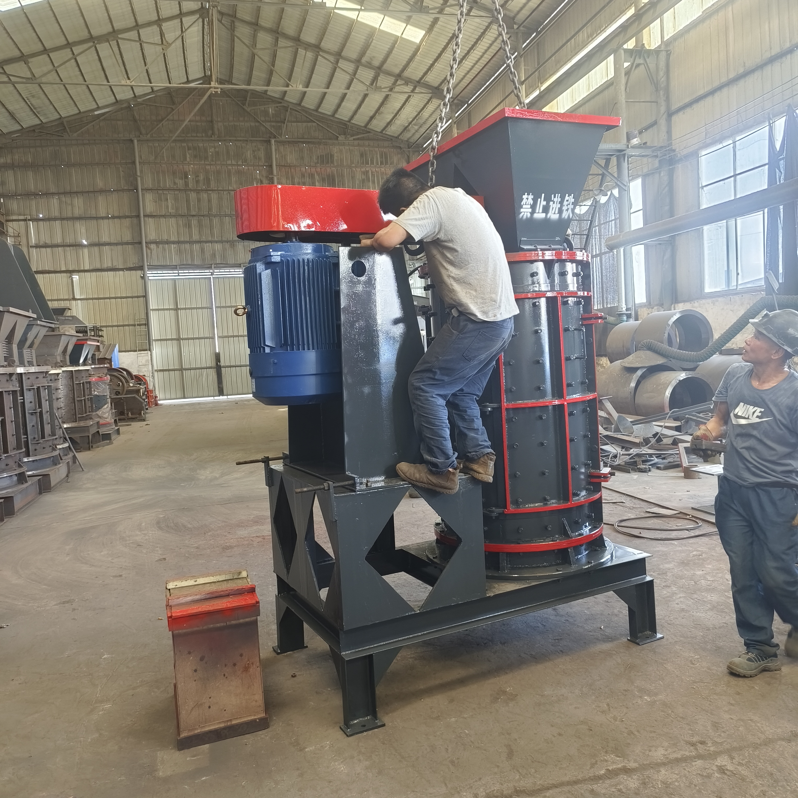 800 plate hammer, seven layer sand making machine, 150 mesh sand crusher, customized by Xinhong