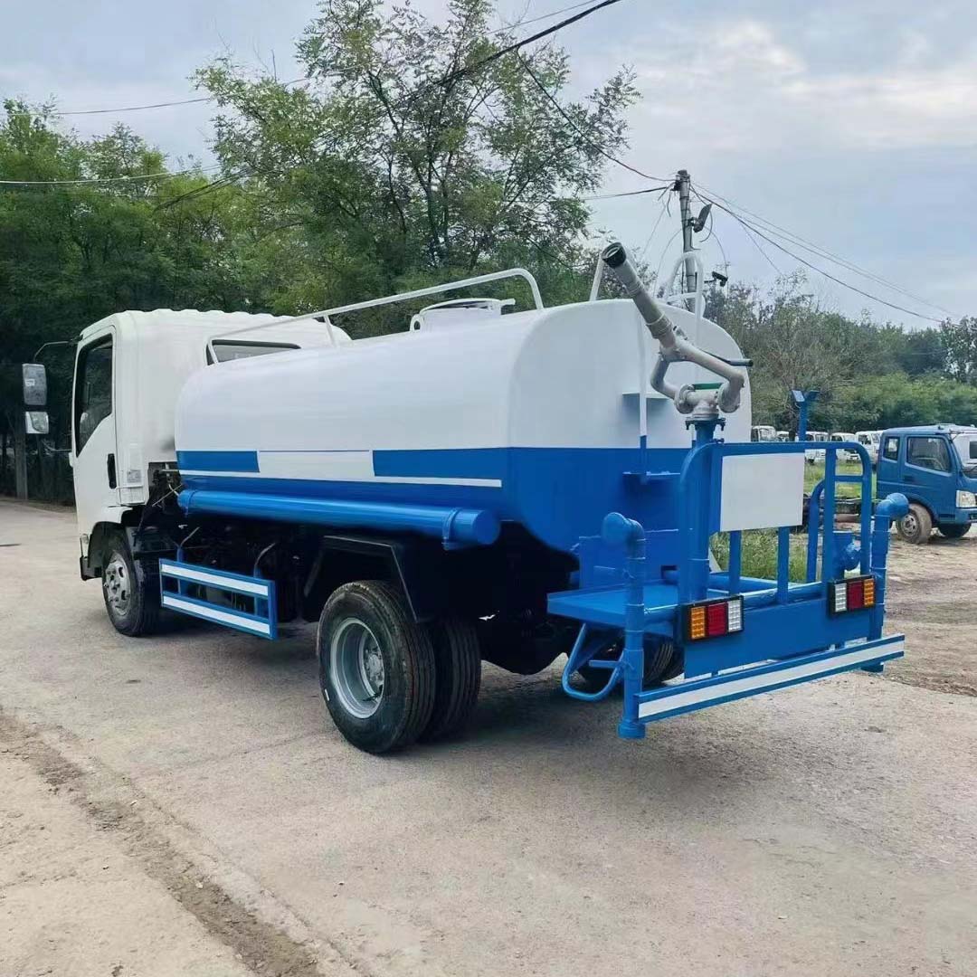 New Dongfeng Inventory 5-ton Sprinkler Truck for Municipal Sanitation and Greening at Construction Site Large Fog Cannon Dust Reduction Truck