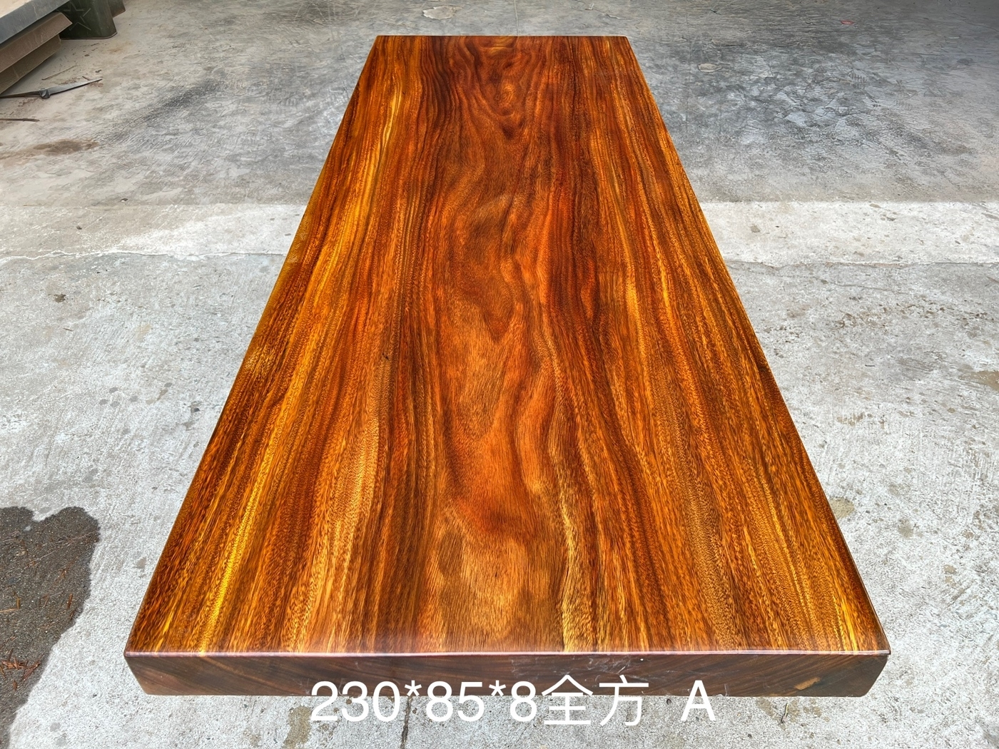 Yuanmufang Okan Solid Wood Large Plate Platform 230 * 85 * 8 Green Heart Sandalwood Large Plate Tea Table