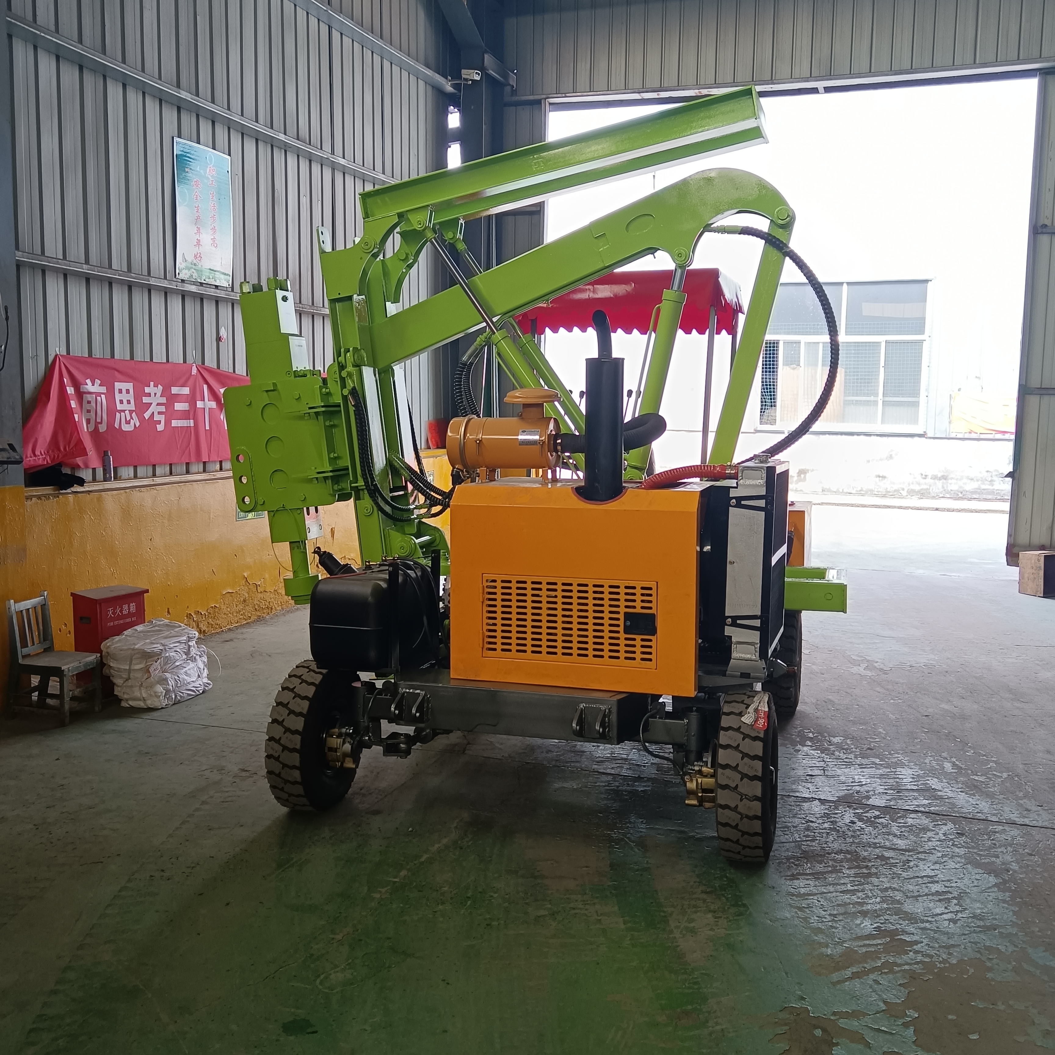 Installation and construction of a small four wheel drilling and extraction integrated construction team for highway guardrail pile driver with loading hydraulic system