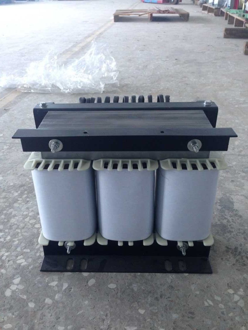 Dry type power transformers use NOMExR insulation material with all copper windings