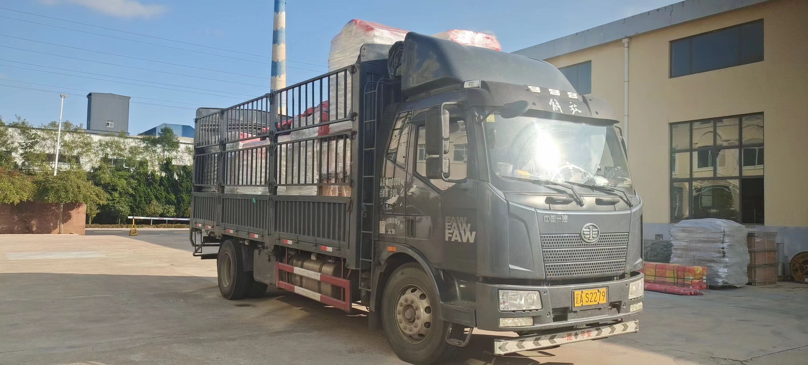 Delivery of non-metallic chain scraper supporting equipment for deep treatment room of chain scraper scraper