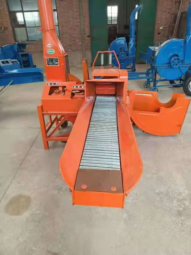 Fully automatic high spray cutting grass and silk kneading machine Fresh corn straw crusher Cultivated corn stalk processing equipment