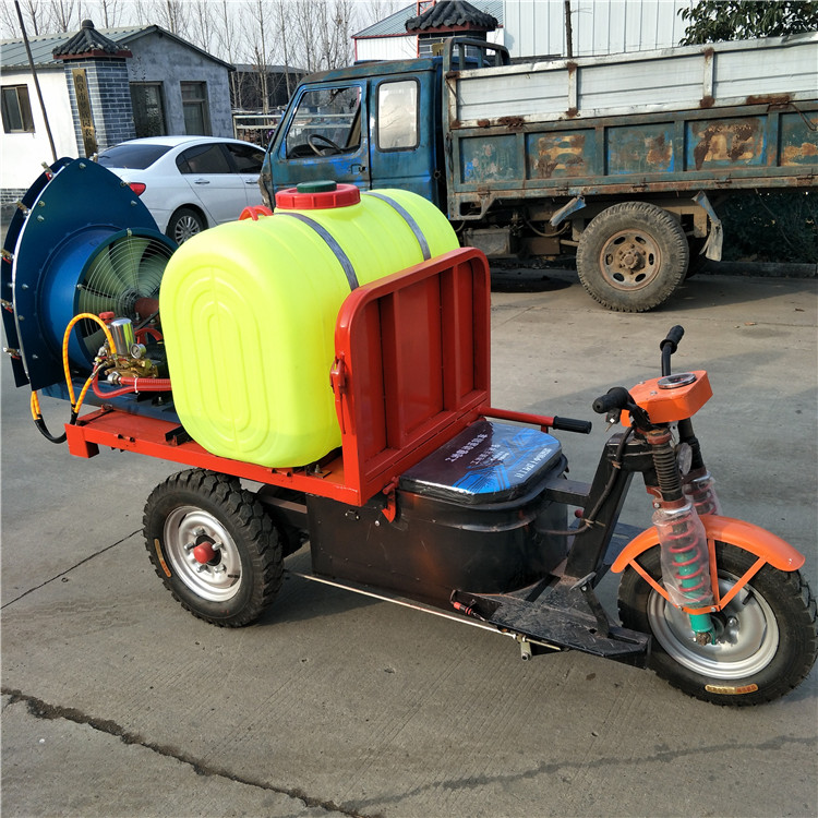 Orchard pesticide sprayer in the morning three wheeled rear air driven pesticide sprayer atomizes diesel spray